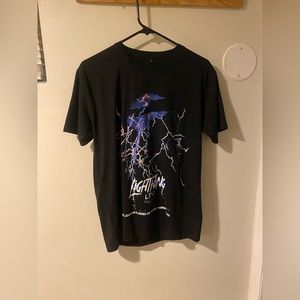 Men’s black t-shirt.